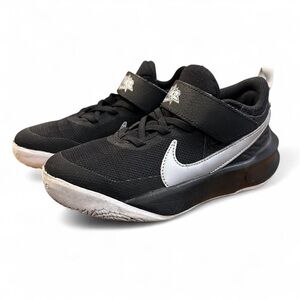 Nike Team Hustle D 10 Kids Black and Silver Basketball Sneakers